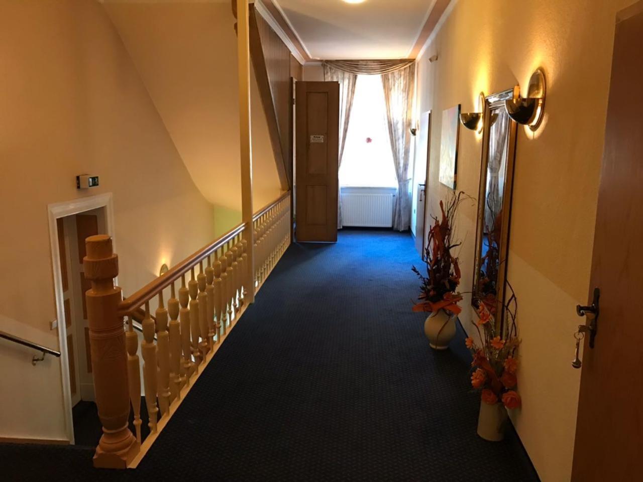 Goldenes Schiff 2*
